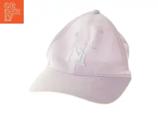 Lyserød kasket med NY logo (str. 20 cm)