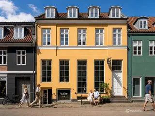 Charmerende kælderbutik midt i Helsingørs historiske byliv