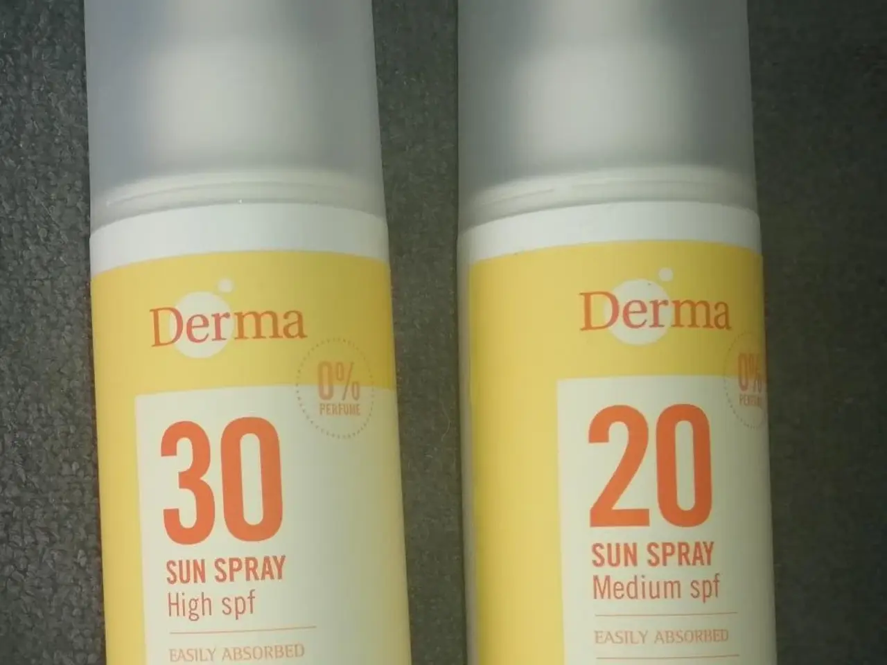 Billede 1 - 2 STK NYE DERMA SUN SPRAY SPF 20 OG SPF 30