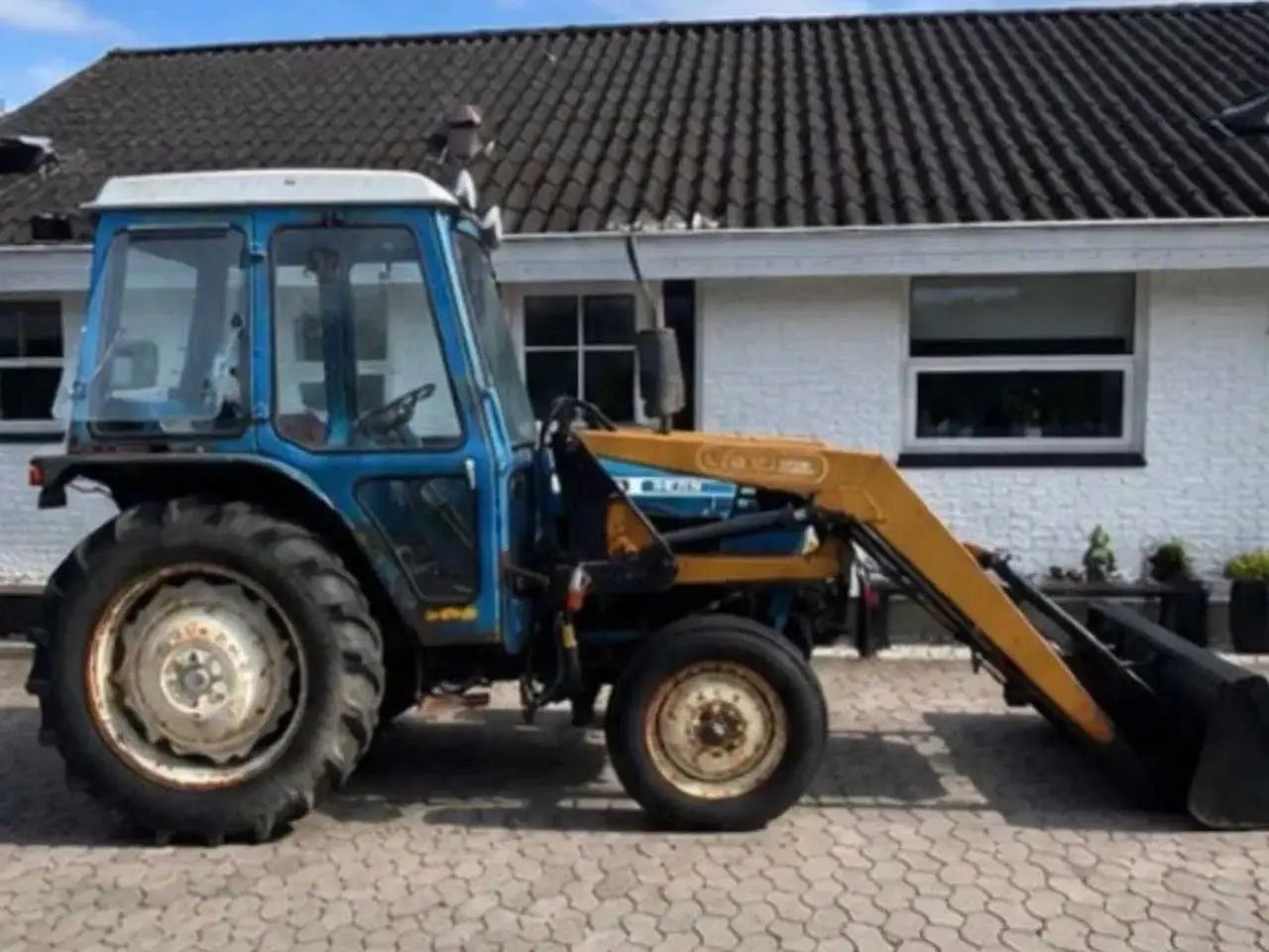 Billede 3 - Købes BILLIG Traktor m frontlæsser klipper Kørekla