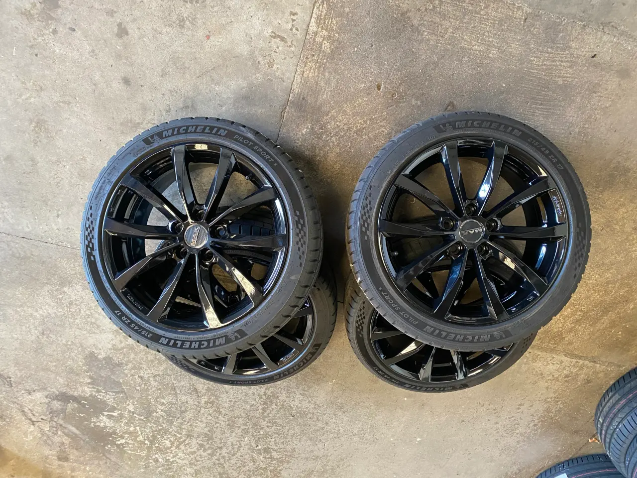 Billede 1 - 17” Alu Mak Wolf fælge med Michelin pilot sport 5