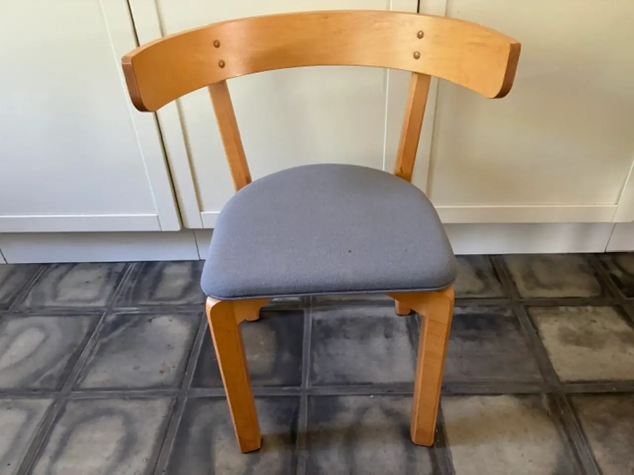 Billede 1 - Stole med stofbetræk, 50,- kr. pr. stk.