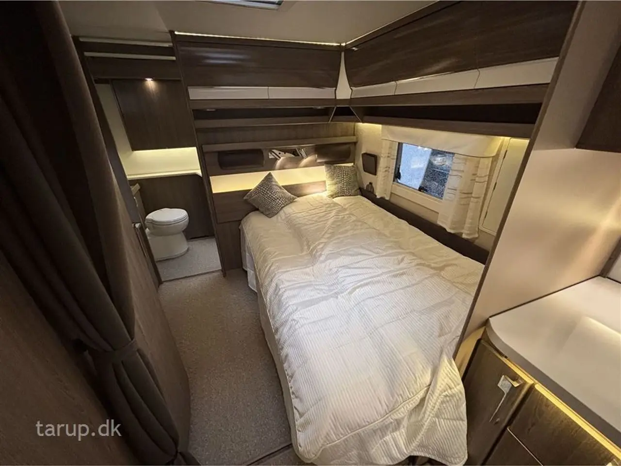 Billede 14 - 2017 - Kabe Imperial 740 TDL-U Isabella Commodore North inkl CarbonX stel, Thule fast monteret markise, Truma mover x4 motor, Dometic Aircon, Centralstøvsuger, Alde Centralvarme