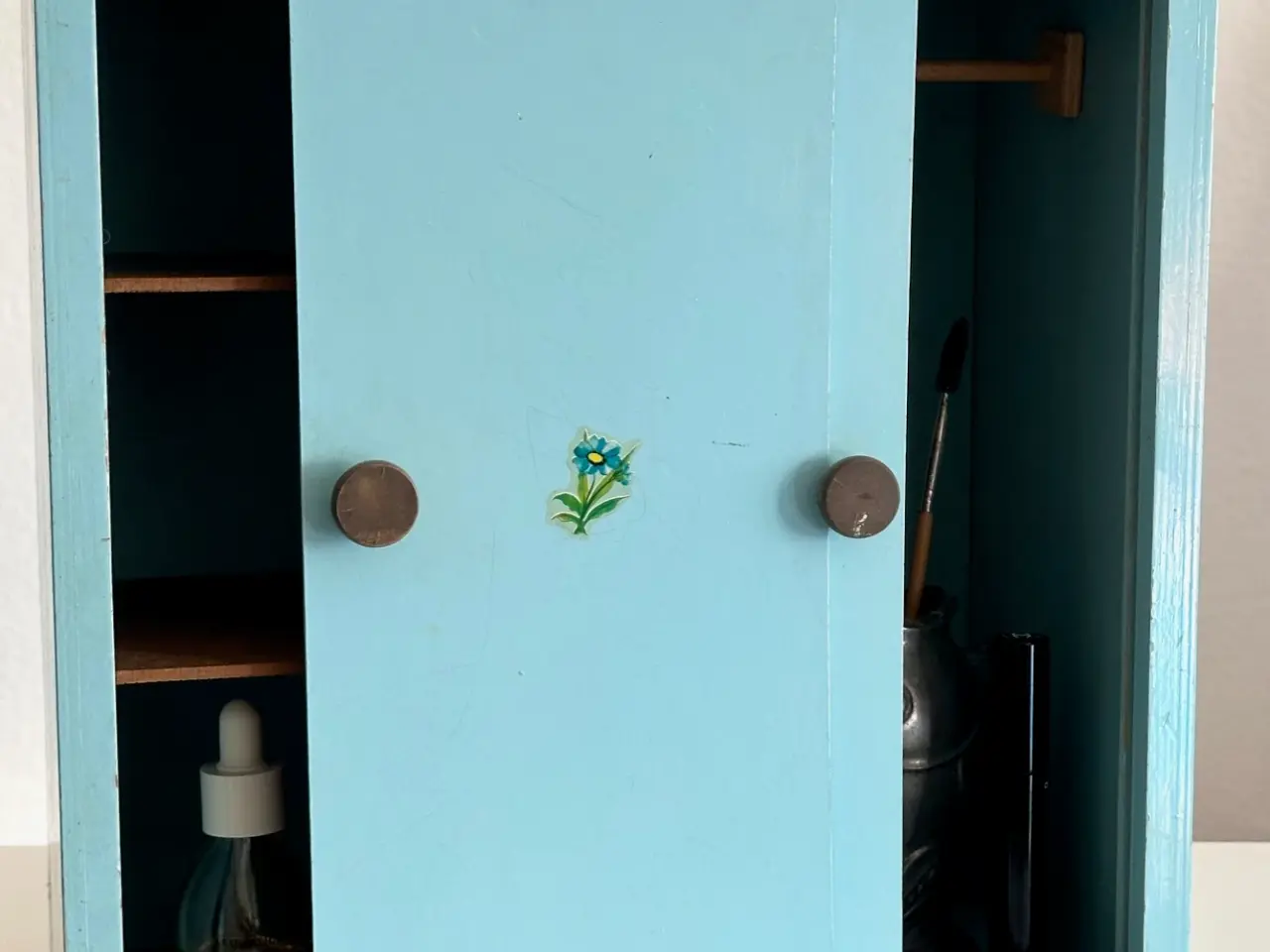 Billede 2 - Vintage dukkeskab m 2 låger