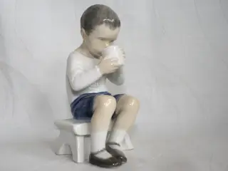 Victor, Dreng med kop, figur fra Bing og Grøndahl