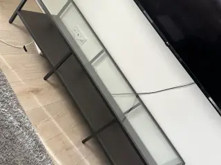 TV bord i mørkt træ med glas