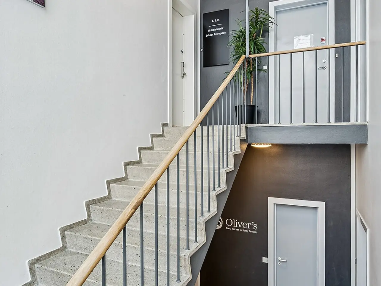 Billede 10 - Sammenlagt kontor med lagerfaciliteter