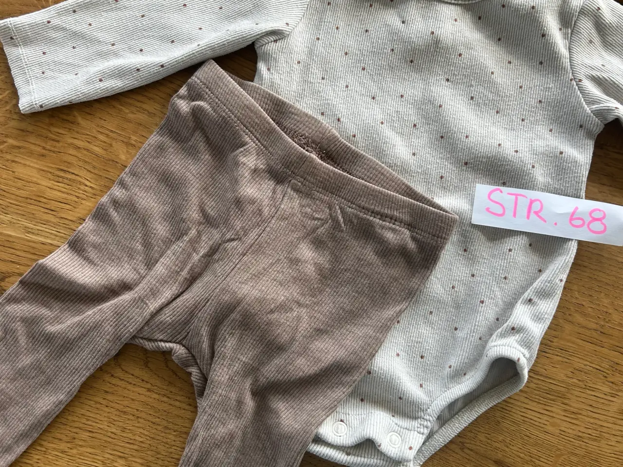 Billede 3 - Babytøj pige str. 68