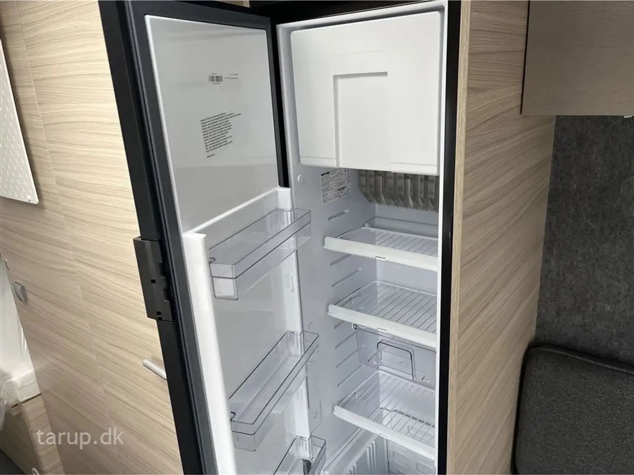 Billede 11 - 2025 - Adria Altea 502 UL Enkeltsenge m/ udtræk til dobbeltseng, Truma blæsevarme, el-gulvvarme, myggenetsdør, Smartbox opbevaring,