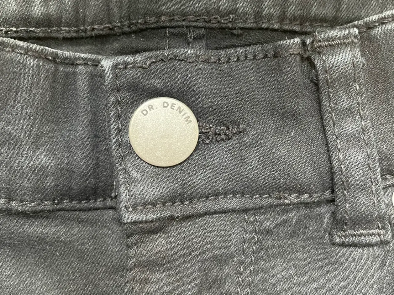 Billede 3 - Dr. Denim sorte bukser
