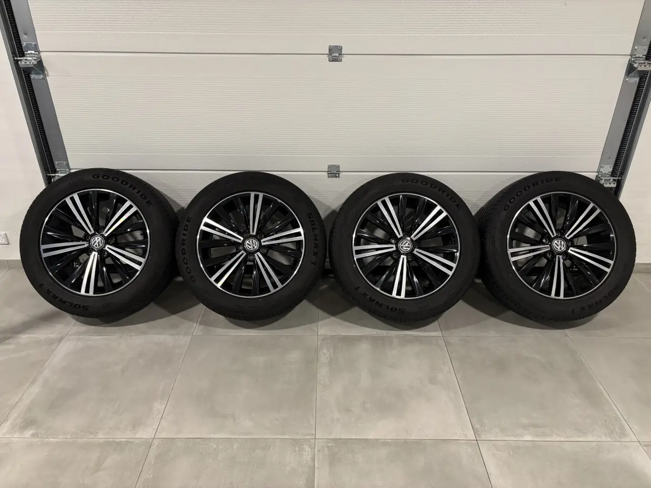 Billede 3 - VW sommerdæk med original fælge