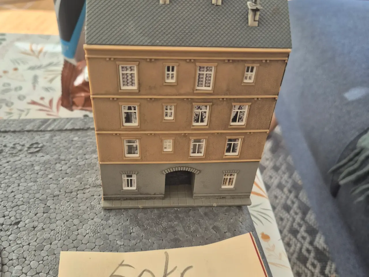 Billede 5 - Forskellige modelhuse og 1 lokomotiv