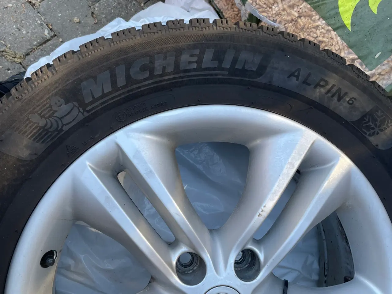 Billede 4 - Vinterdæk på originale Nissan alufælge