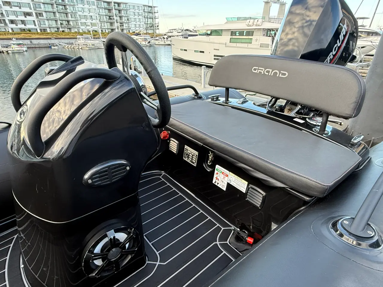 Billede 9 - Grand 340 GL Black Edition Mercury 25hk m trailer