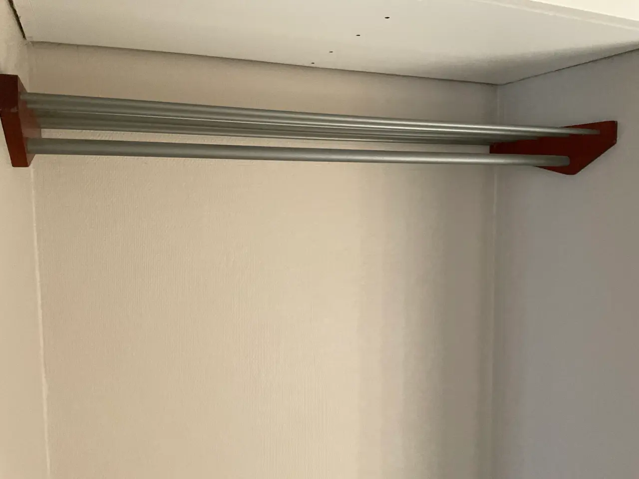 Billede 1 - Hatte hylde med teaktræ ender L 1,20. B 0,38 cm