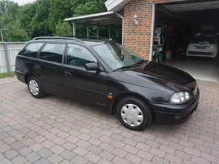 Toyota Avensis 1,8 Luna stc.