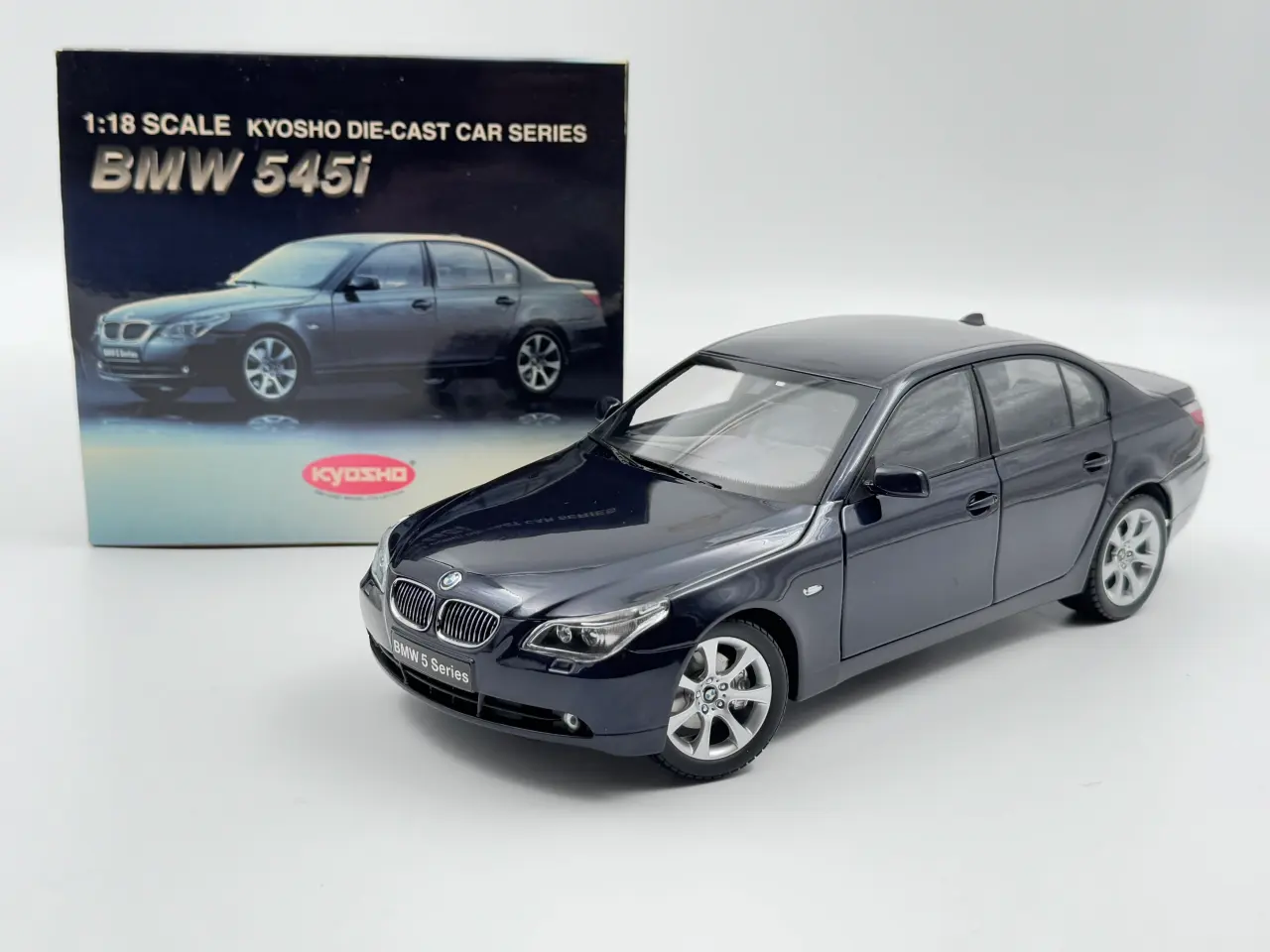 Billede 1 - 2003 BMW 545i V8 Sedan E60 - KYOSHO - 1:18