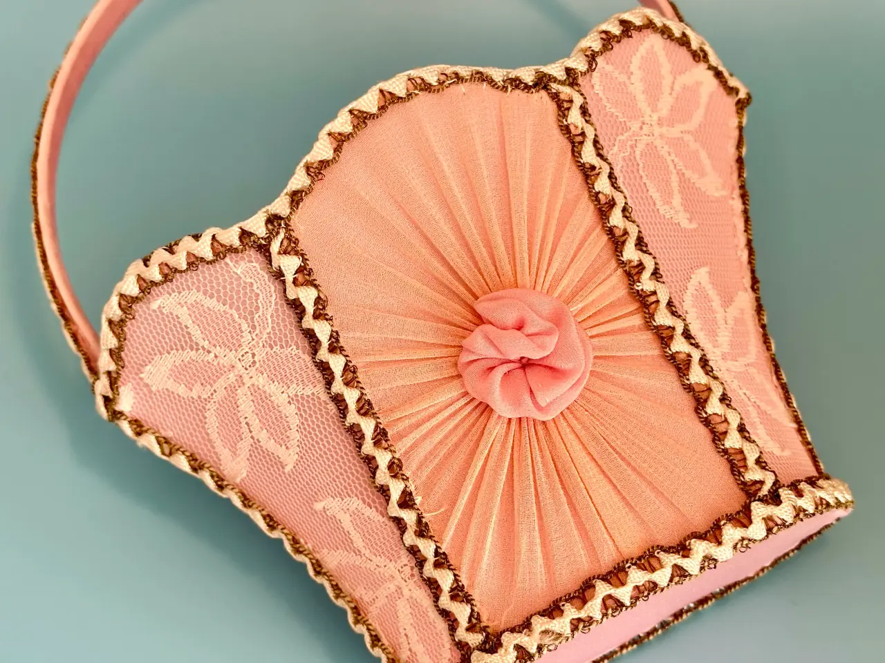 Billede 4 - Smukke pastelpink miniature forfængelighedskurv 