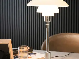 Bordlampe med glasskærm