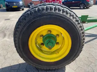 John Deere skærebordsvogn 16"