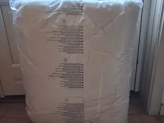 8 sæt fiberdyner og puder. I original indpakning.