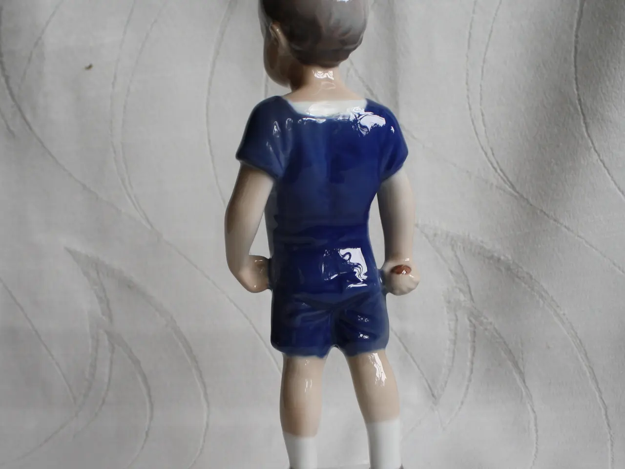 Billede 5 - Kaj, Stående dreng. Figur fra B&G