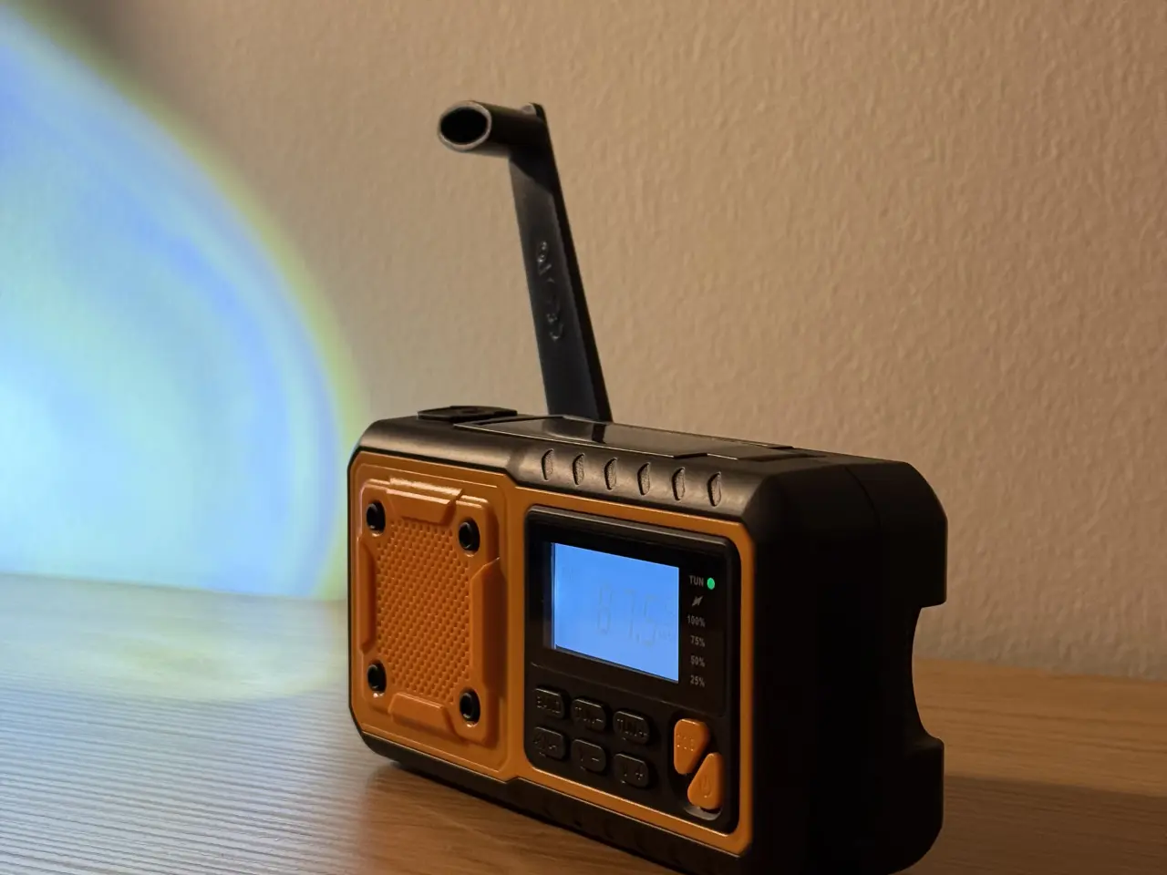 Billede 3 - Nødradio m. Oplader, lys og generator
