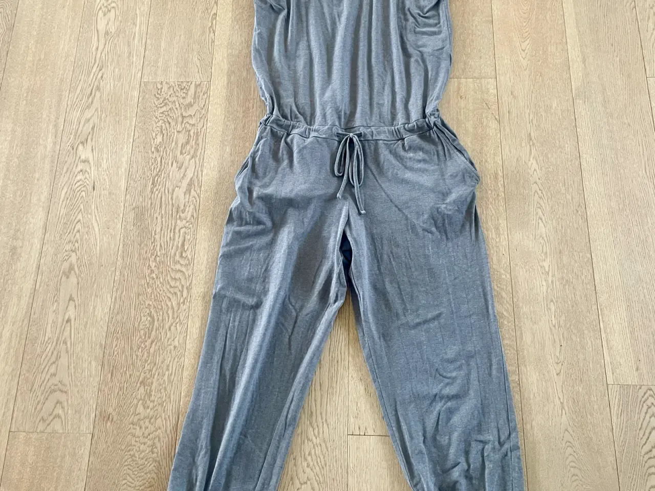 Billede 1 - Yoga jumpsuit – mega behagelig (str. L)