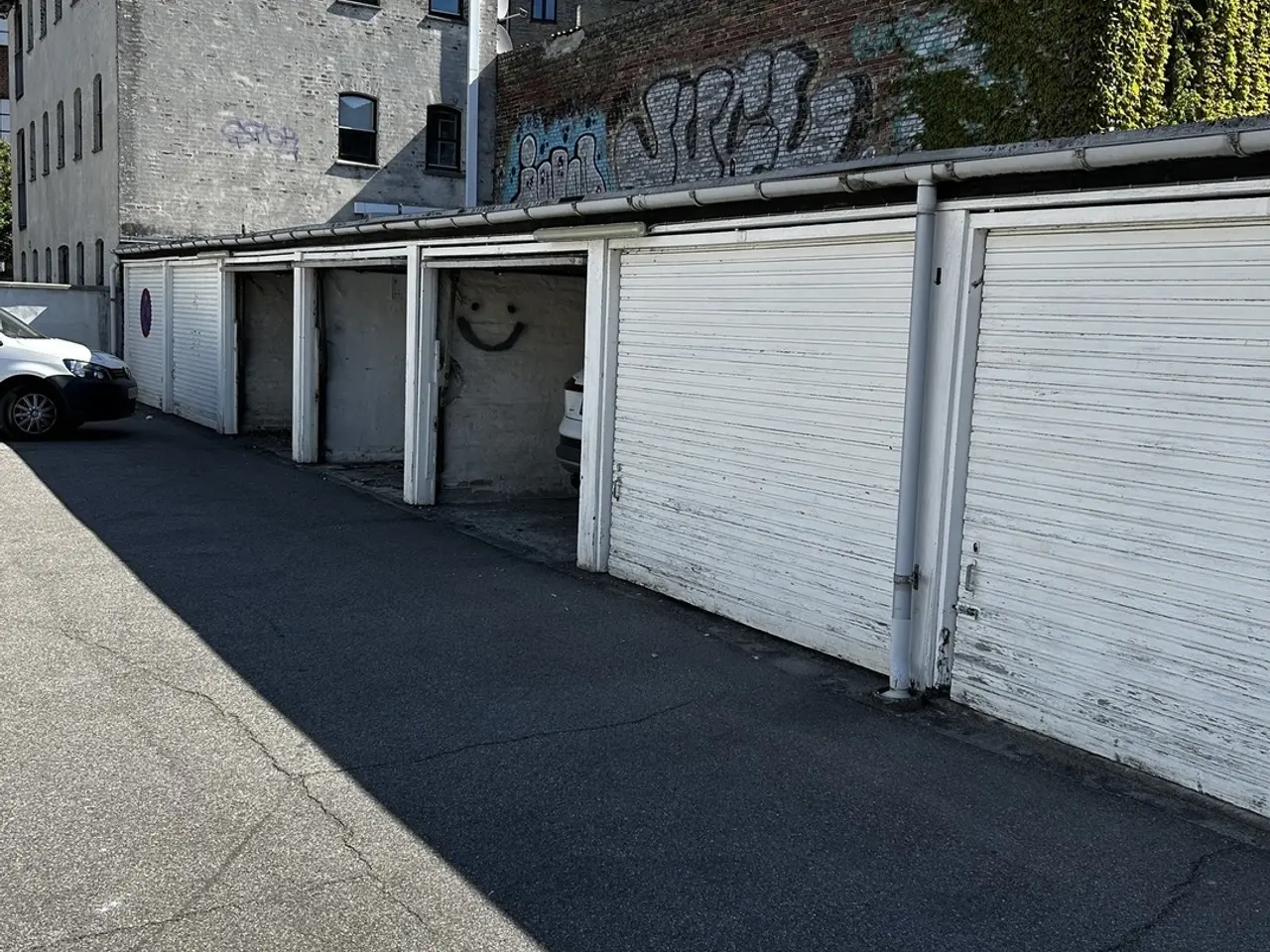 Billede 2 - Garage eller opbevaring centralt på Amager