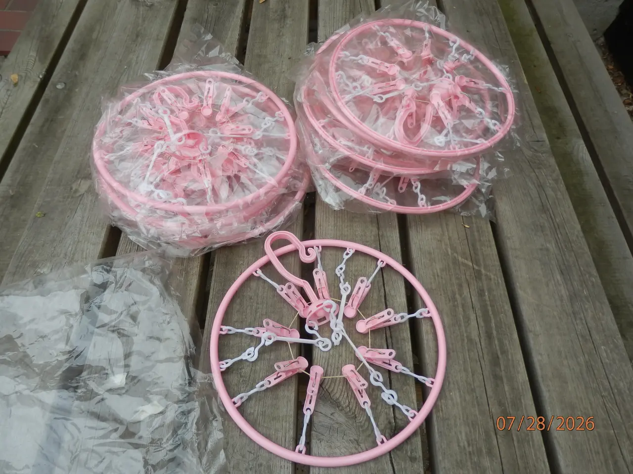 Billede 1 - Plastik tørrestativ med  klemmer 10 stk. 100 kr.