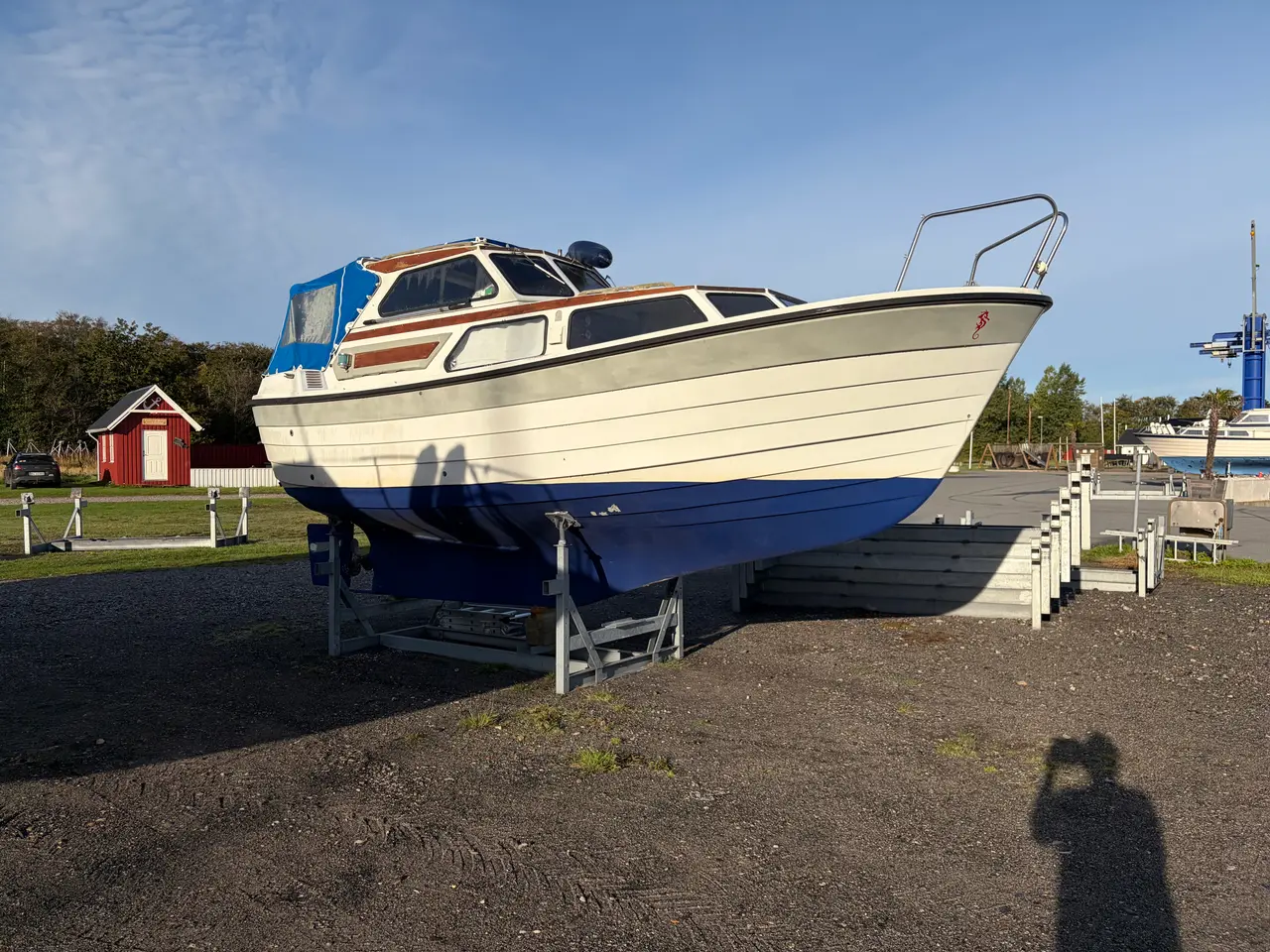 Billede 1 - Saga 24 motorbåd sælges som et renoverings projekt