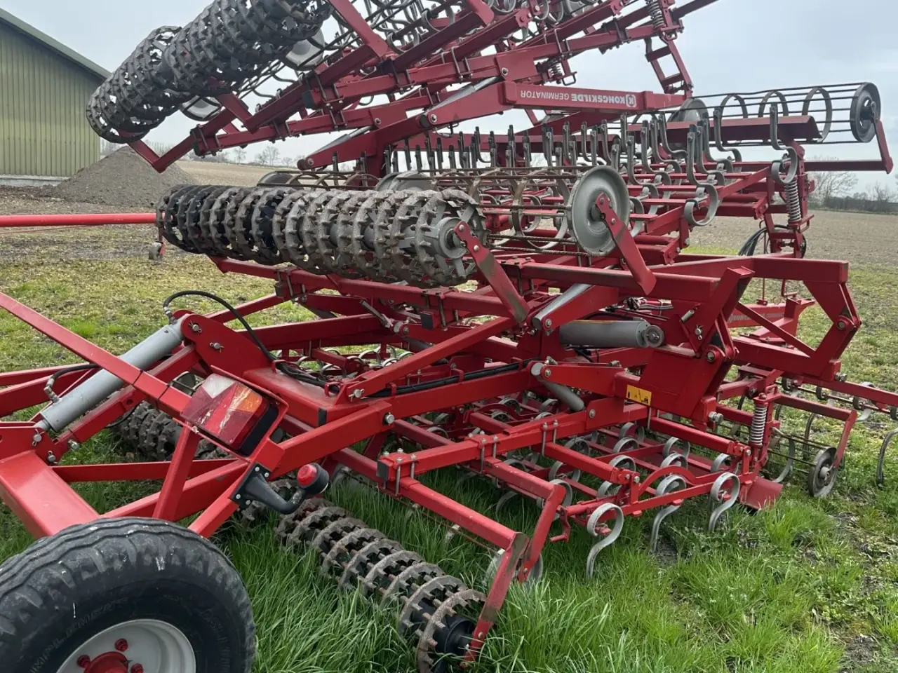 Billede 5 - Kongskilde 7 meter germinator med CROSKILL tromle bagerst. Velegnet til roer, spinat og andre speciel afgrøder.