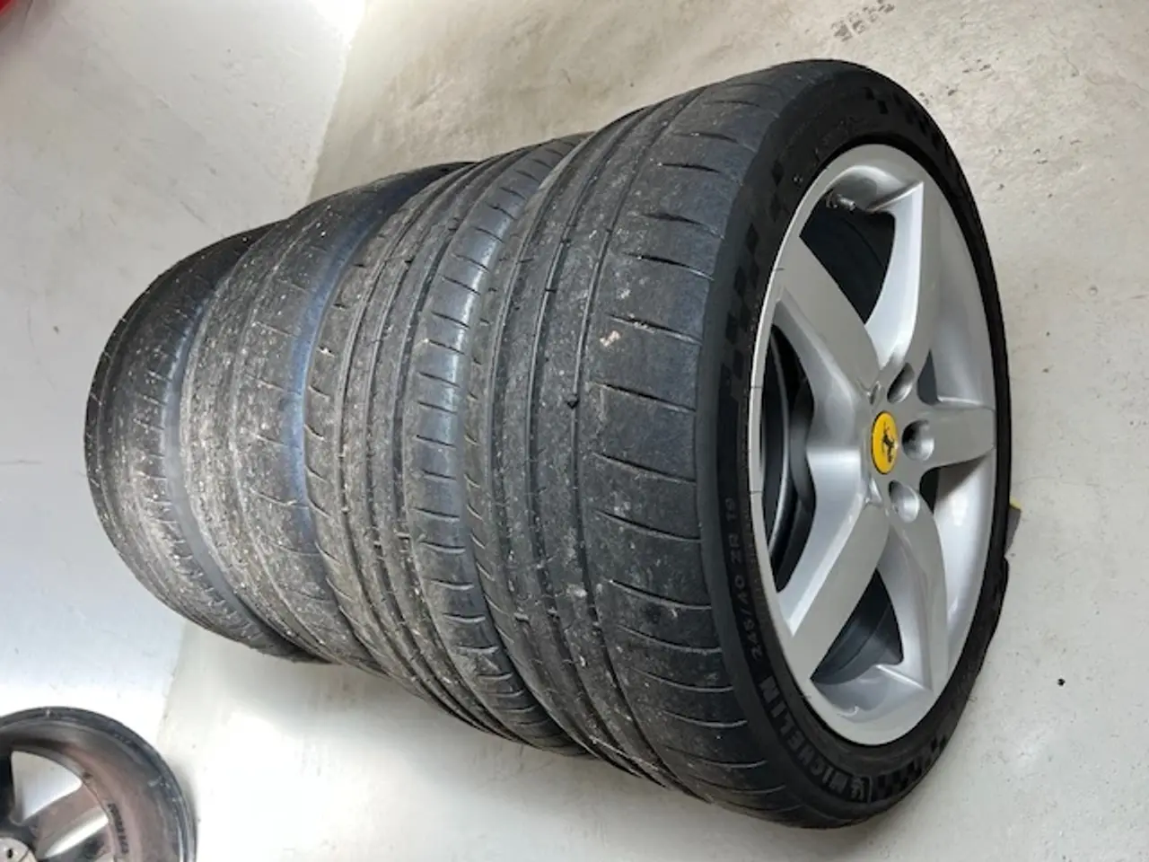 Billede 7 - Ferrari Fælgsæt med CUP 2 dæk til Track og gade.