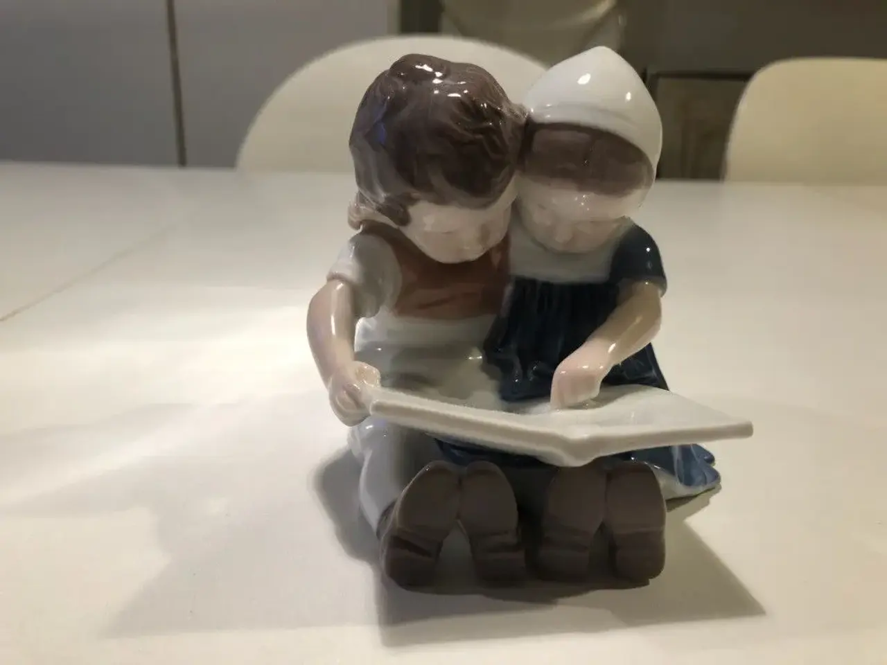 Billede 1 - Bing & Grøndahl "2 læsende børn"