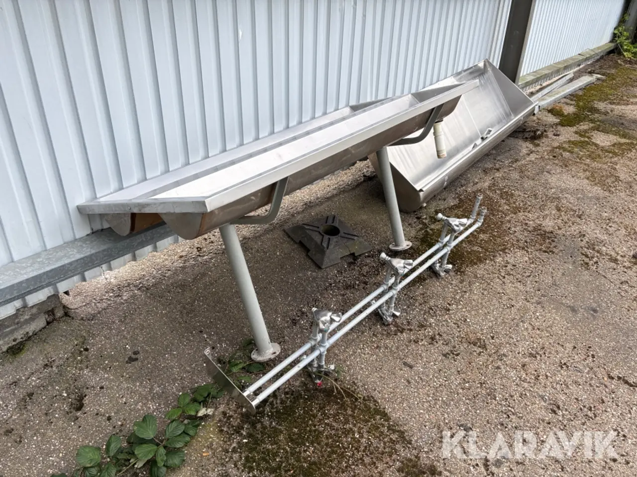 Billede 1 - Rustfri vaskerender med armaturer og pissoir, 3 dele