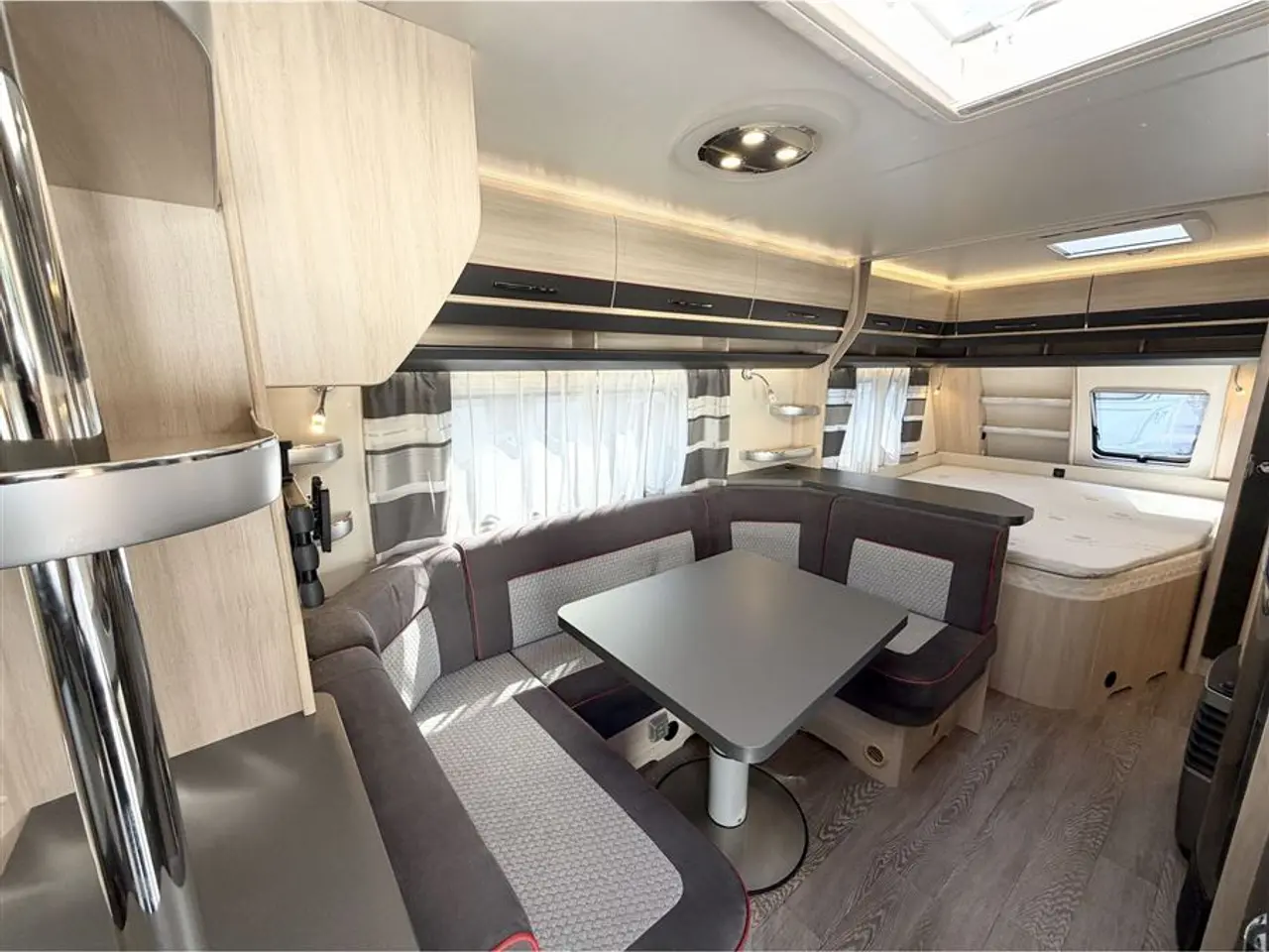 Billede 5 - 2020 - Hobby De Luxe Edition 650 KMFe Franskseng-Køjer-Gulvtemp.-Mover-Telt