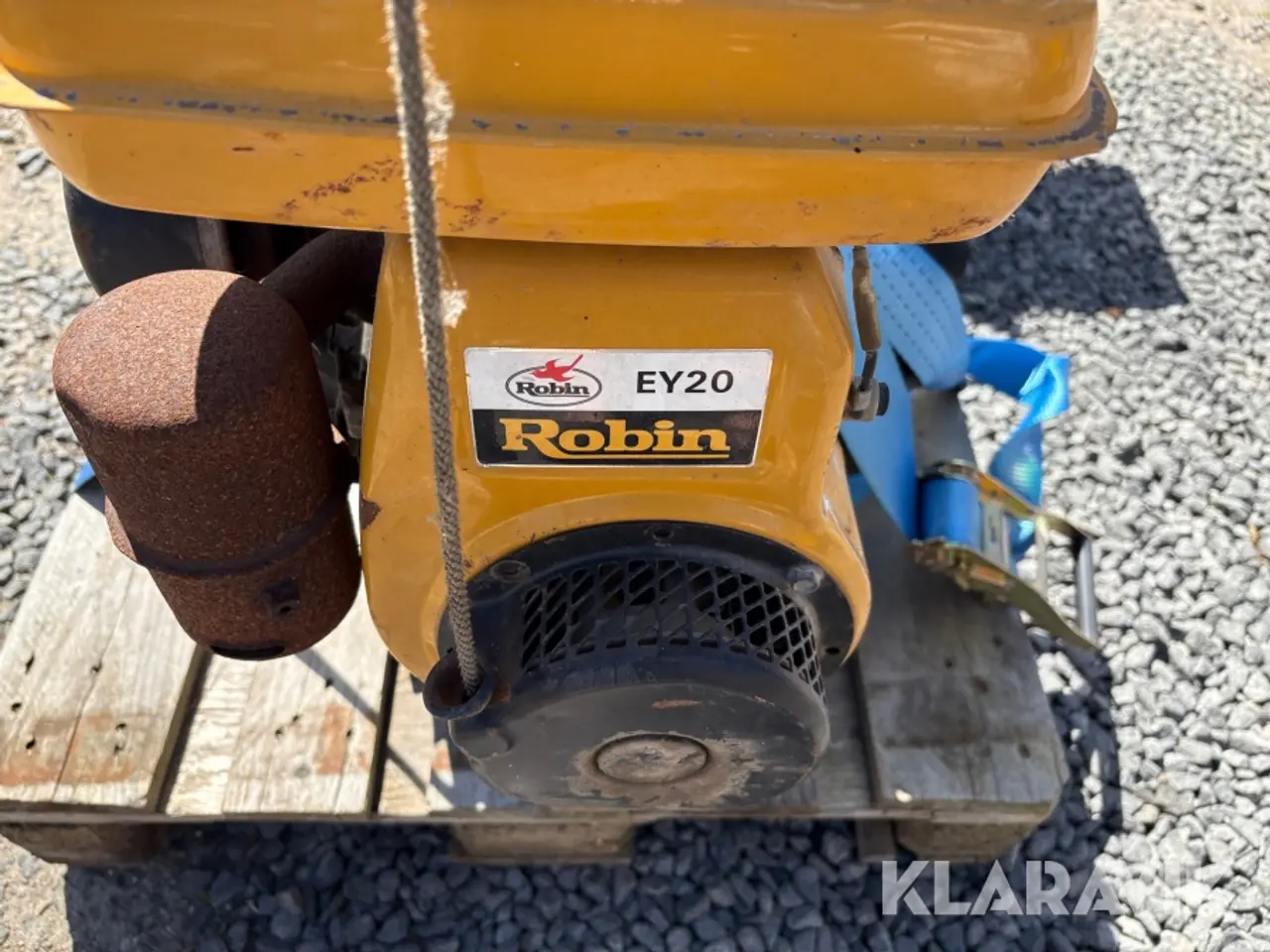 Billede 9 - Redskabsbærer med kost Robin EY20