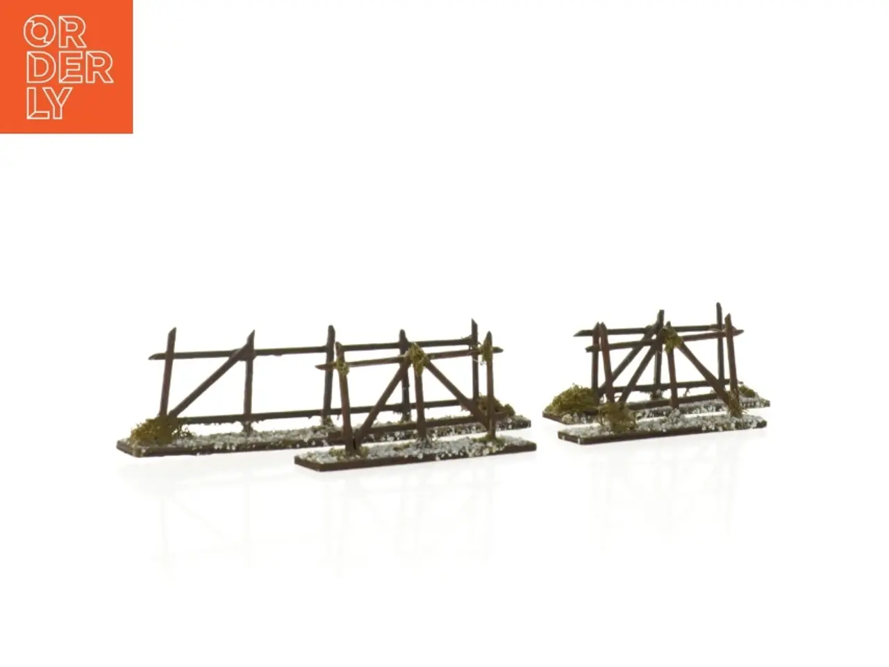 Billede 1 - Model Tog Hegn til dukkeleg (str. 23 x 6 x 3 cm og 14,5 x 6 x 3 cm og 12,5 x 6 x 3 cm)