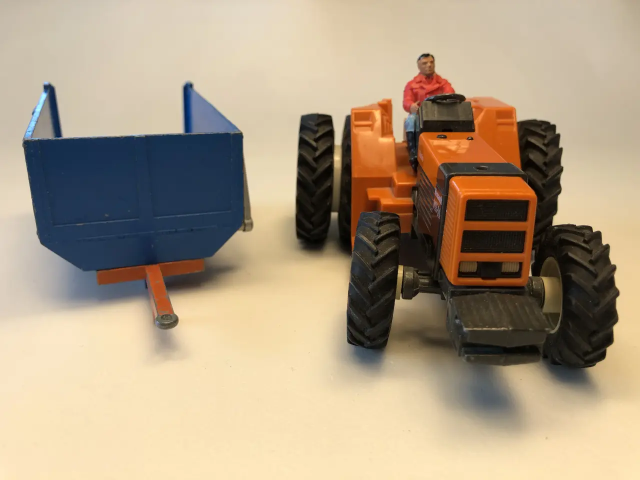 Billede 3 - BRITAINS...RENAULT 145-14 TRAKTOR med TIPVOGN