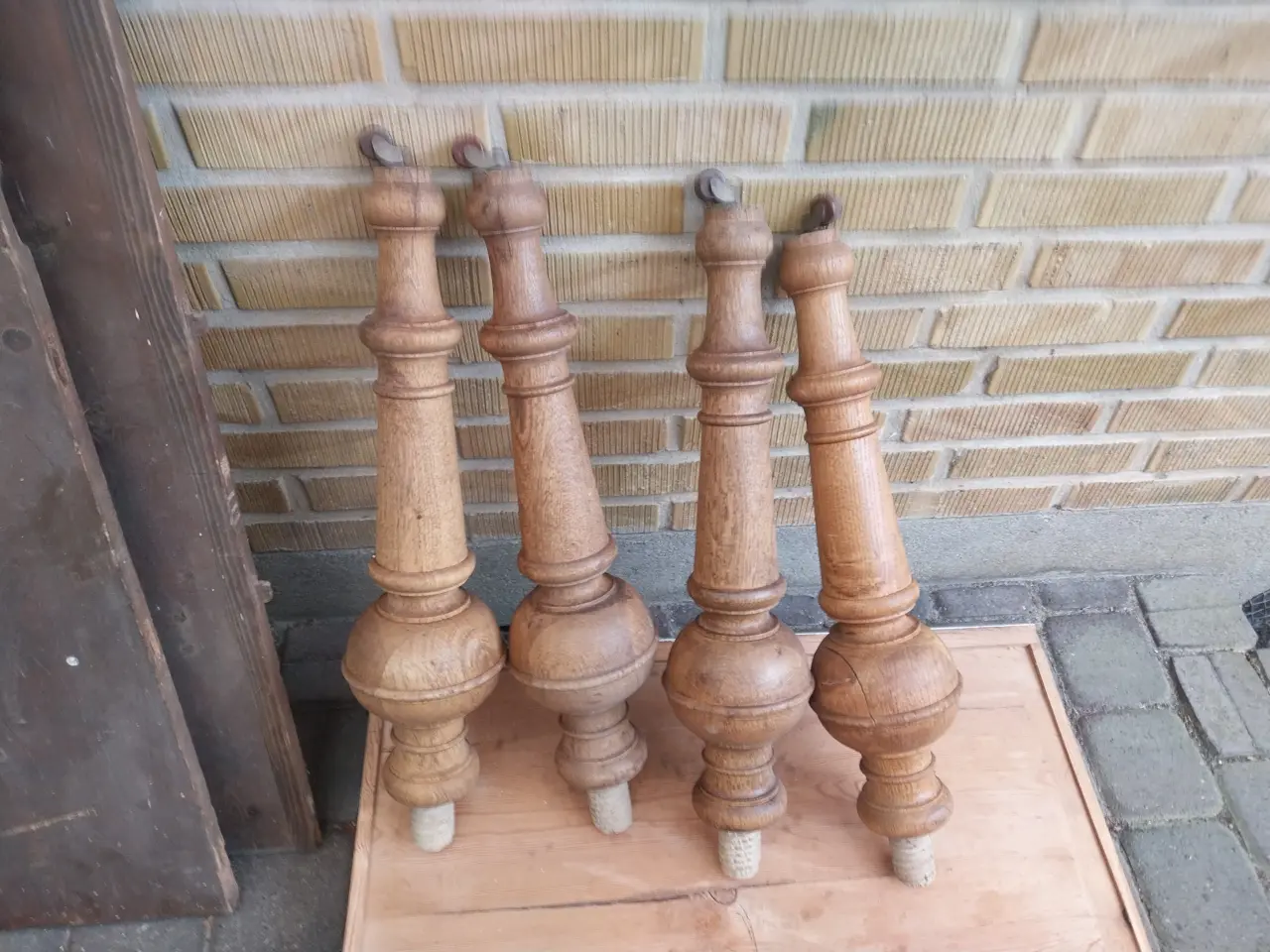 Billede 1 - Spisebord antik se ben