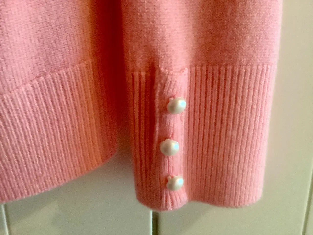 Billede 3 - Cardigan og bluse str. 38/40. Fra Daxon.