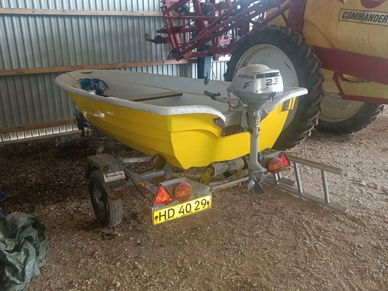 Billede 1 - - - - 10 fods med motor og trailer