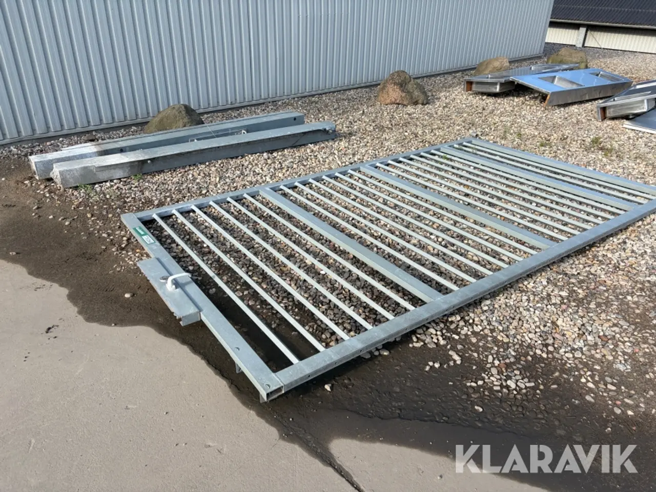 Billede 3 - Gitterport med stolper