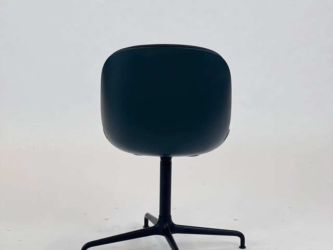 Billede 5 - GUBI Beetle Meeting Chair Stol – Grøn med Sort Stel
