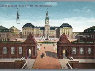 København - Christiansborg Slot set fra Marmorbroen - Postkort - Brugt