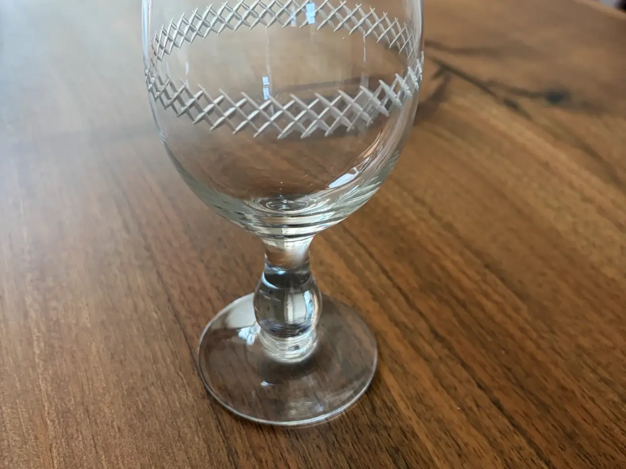 Billede 1 - Antikke glas fra 1934