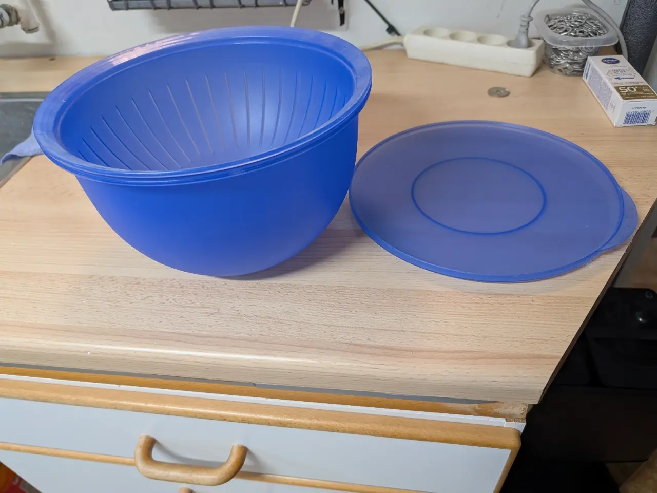 Billede 1 - Tupperware skål med si 4,3 l