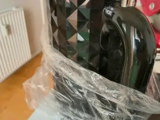 El kedel i sort diamant mønster