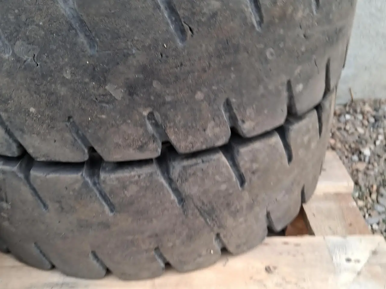 Billede 3 - Masive dæk til Gaffeltruck 4 Stk