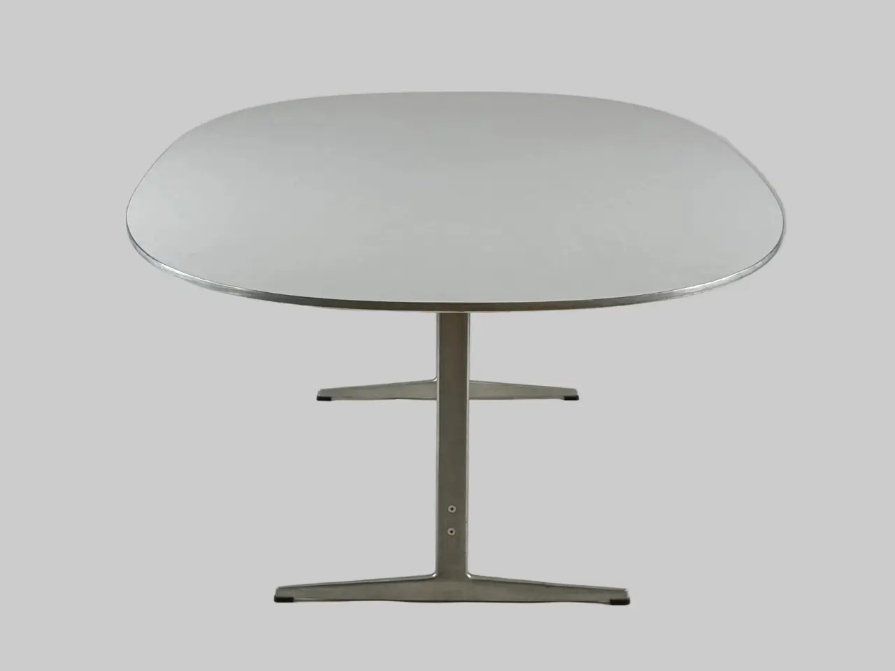 Billede 4 - Fritz Hansen Superellipse Shaker Bord – Hvid/Grå Stel 180x120cm